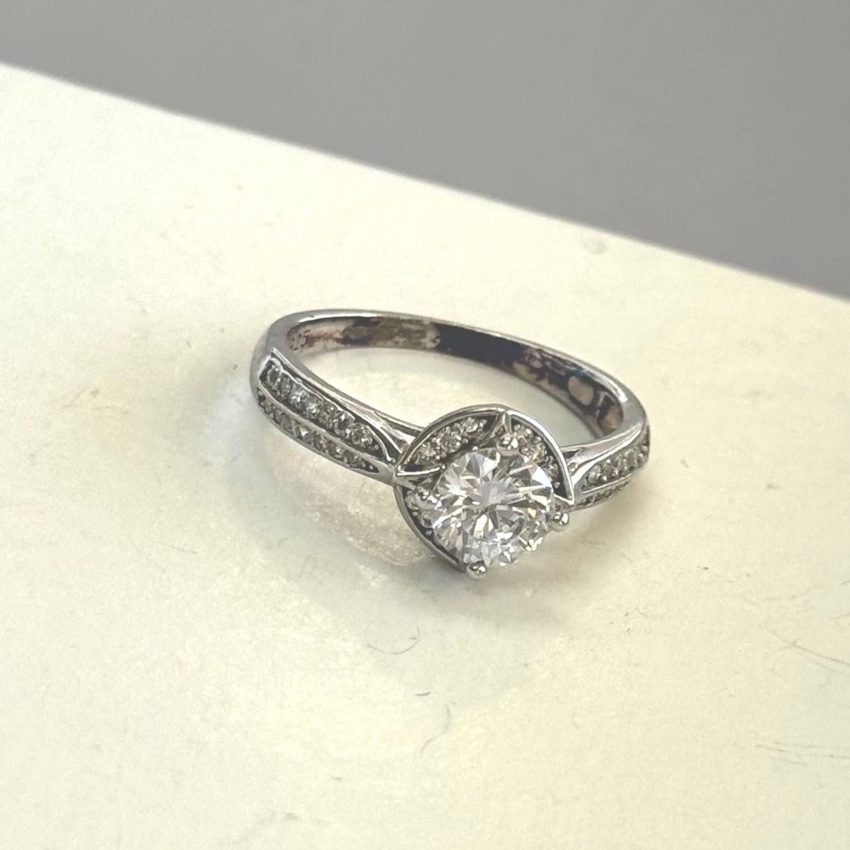 Circle Cubic Zirconia ring #250