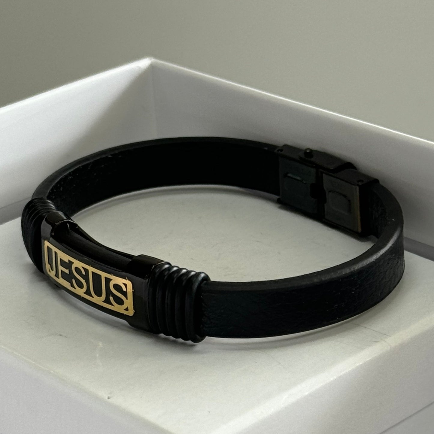 Wristband with 18k Gold Design