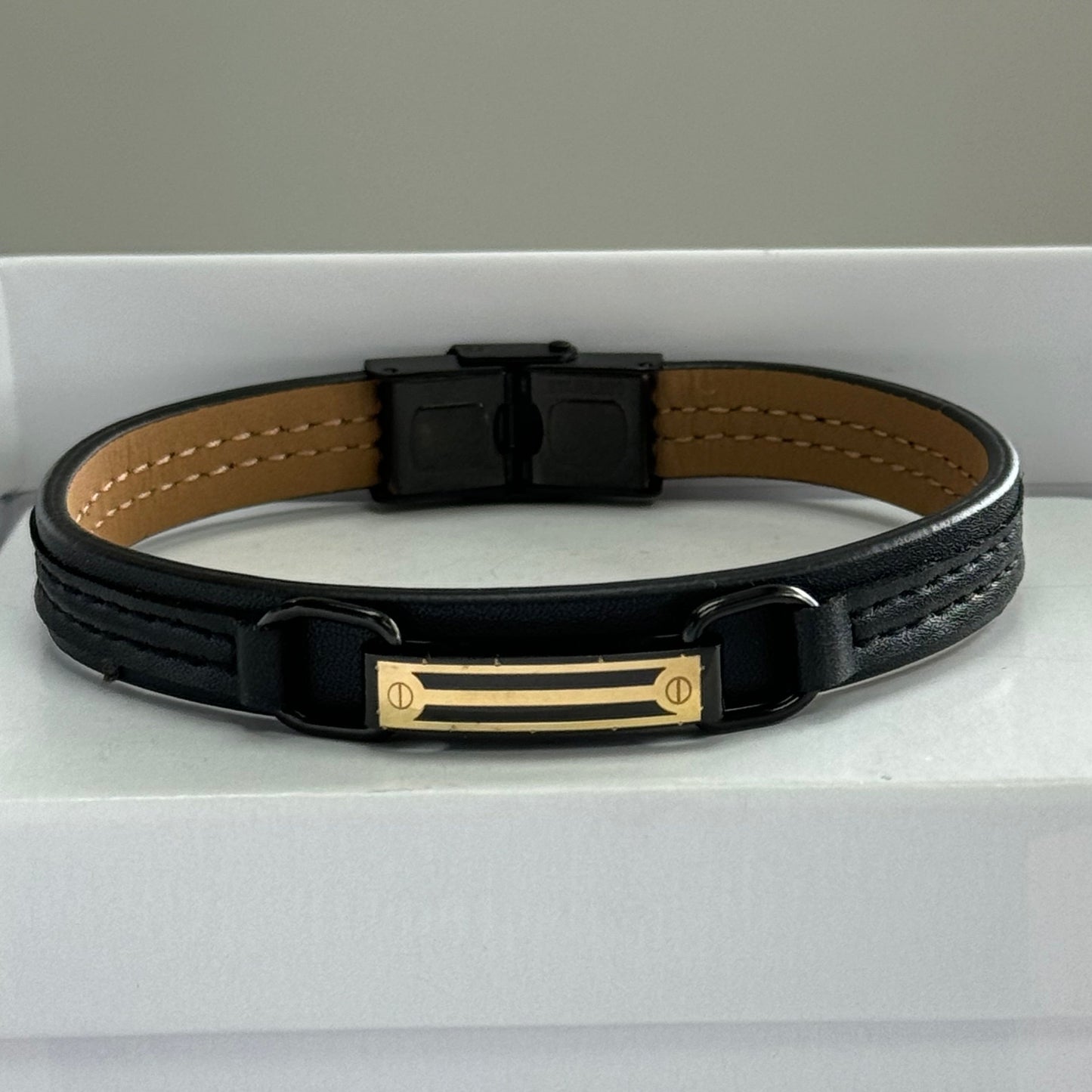 Wristband with 18k Gold Design