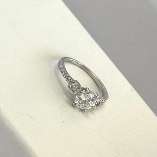 Cubic Zirconia ring with 6 prongs #257