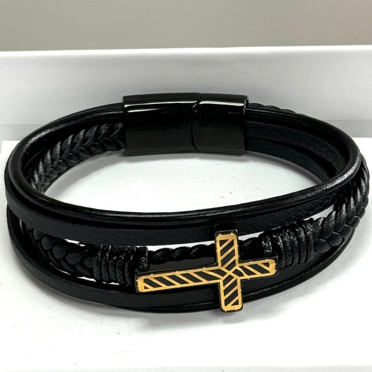Wristband with 18k Gold Design