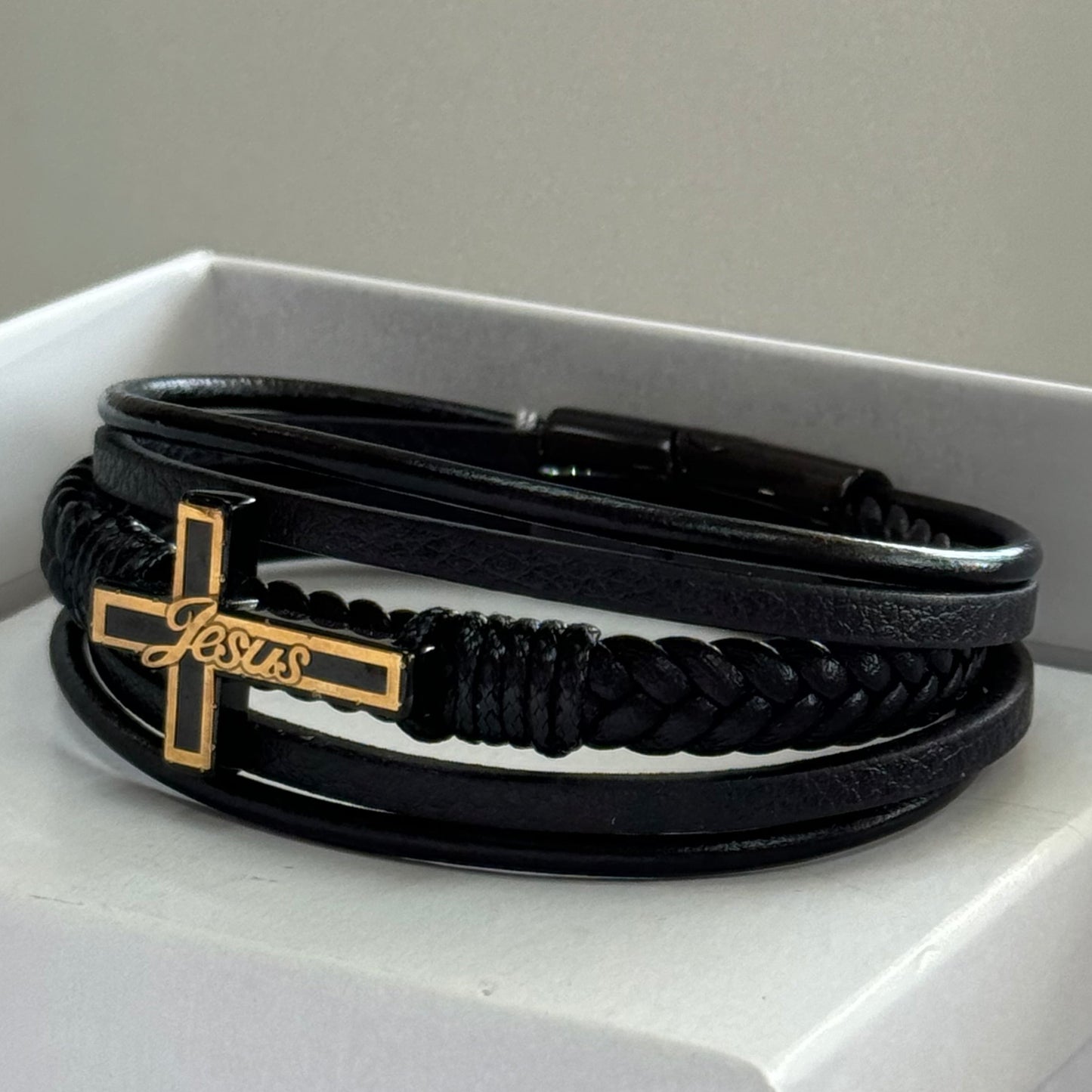 Wristband with 18k Gold Design