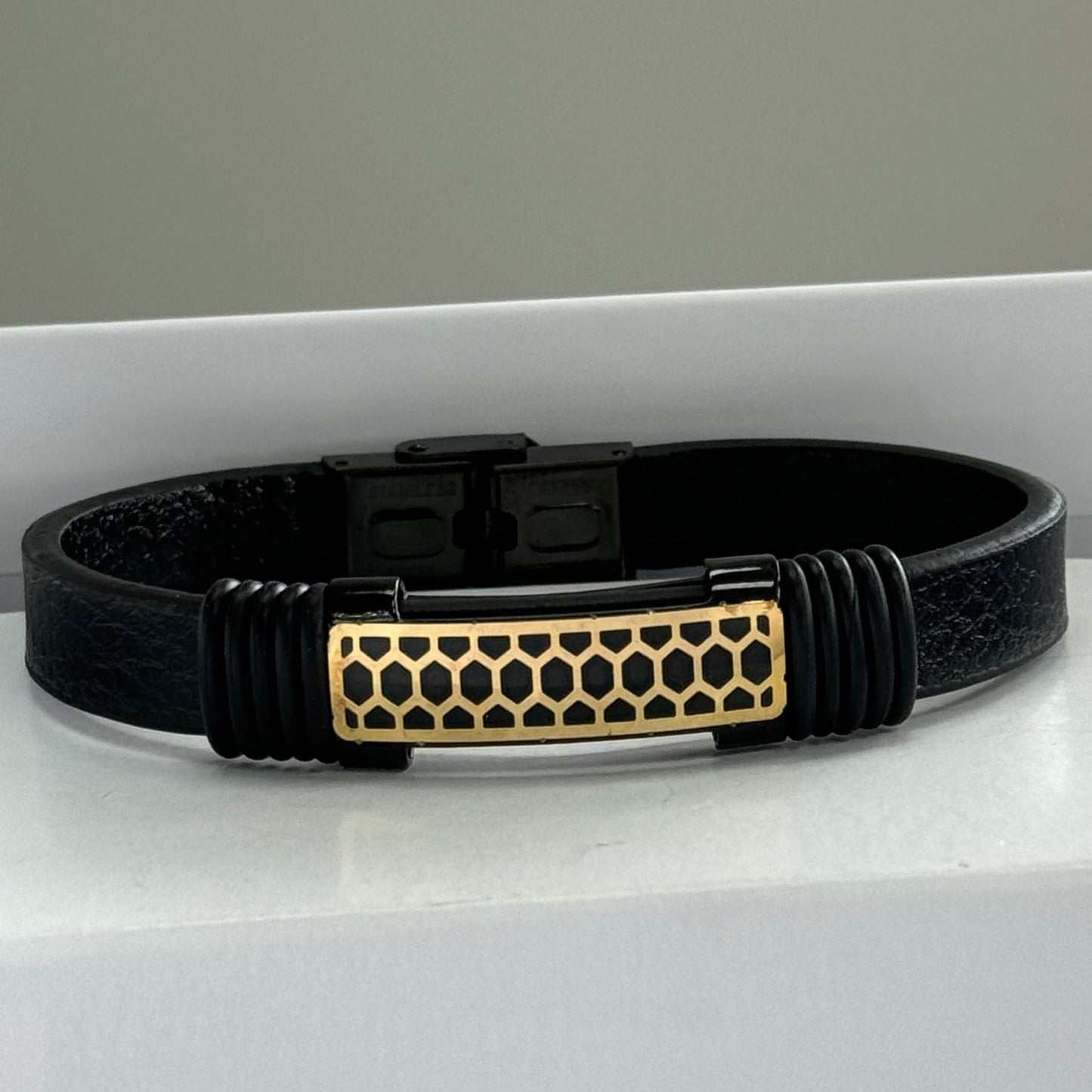 Wristband with 18k Gold Design