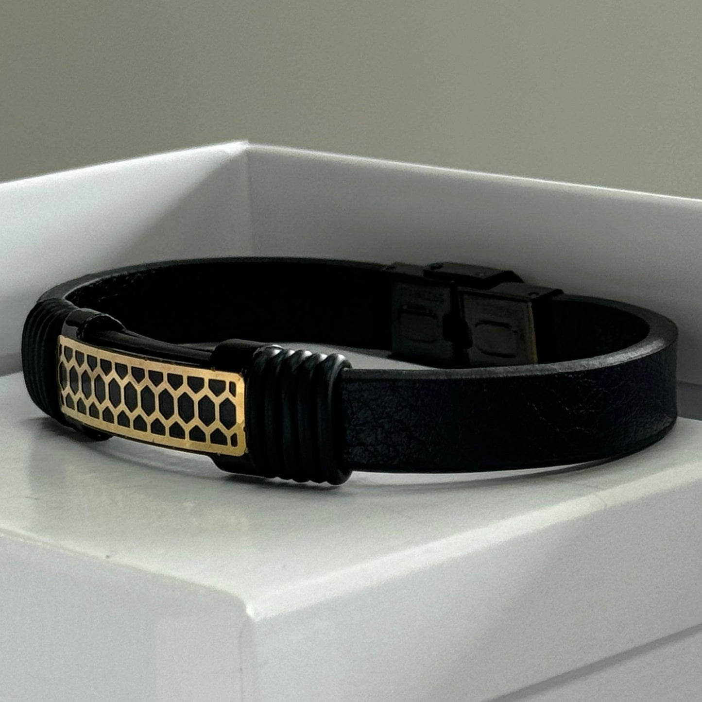 Wristband with 18k Gold Design