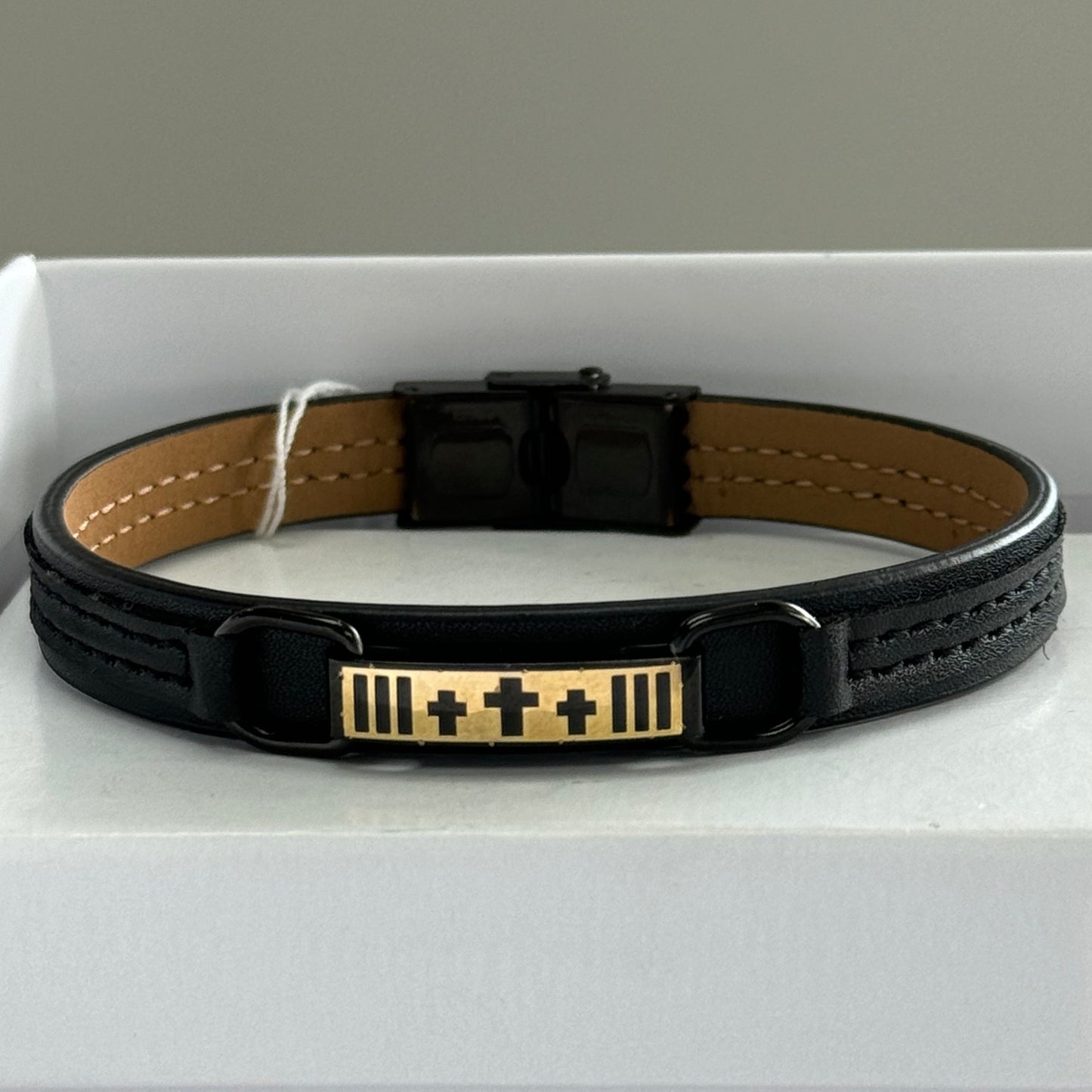 Wristband with 18k Gold Design