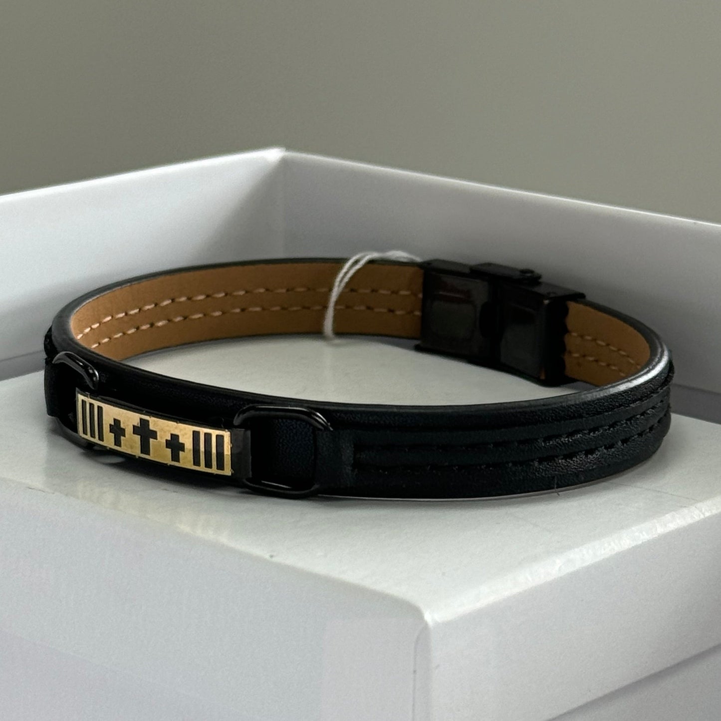 Wristband with 18k Gold Design