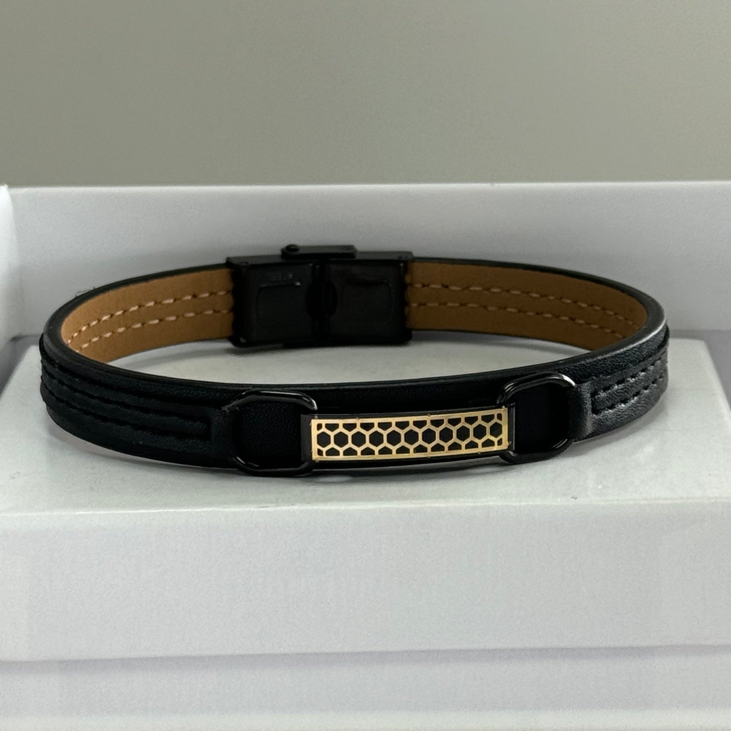 Wristband with 18k Gold Design