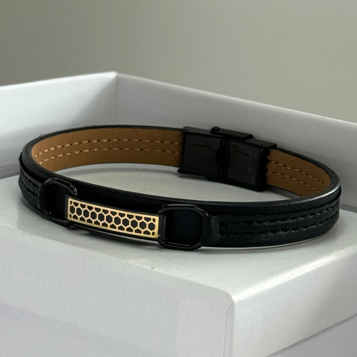 Wristband with 18k Gold Design