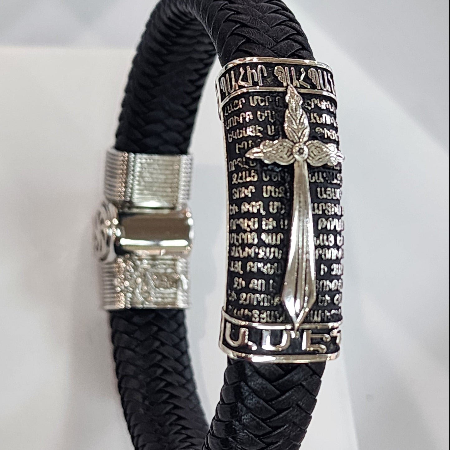 Bahir Bahbanir Vartan Cross magnet leather bracelet